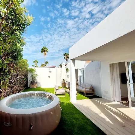 De Diseno Hidromasajes Terraza Y Piscina. San Bartolomé