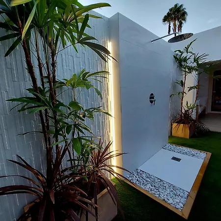 De Diseno Hidromasajes Terraza Y Piscina. San Bartolomé